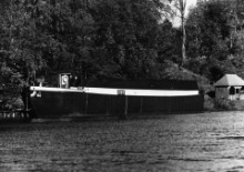 Das Nydamboot, versteckt in einer Hamburger Kastenschute im Ziegelsee, Mölln Das Nydamboot, versteckt in einer Hamburger Kastenschute im Ziegelsee, Mölln